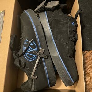 Black Heelys skate shoes, US Men’s size 12